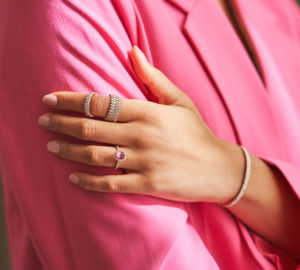 Bague mila pink en or rose portée