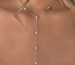 Collier sautoir Just Joy en or blanc 18 carats et diamants taille poire