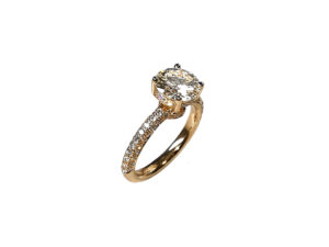 Solitaire Antik taille brillant en or jaune 18 carats et diamants