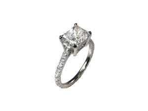 Solitaire Iris Radiant en or blanc 18 carats et diamants