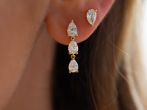 Boucle d'oreille just joy trilogy :: puce d'oreille just joy diamant poire