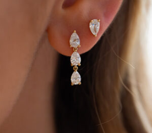 Boucle d'oreille just joy trilogy :: puce d'oreille just joy diamant poire