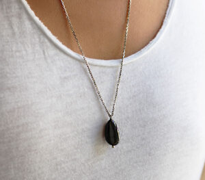 Collier Stone avec spinelle noire en or blanc ou argent