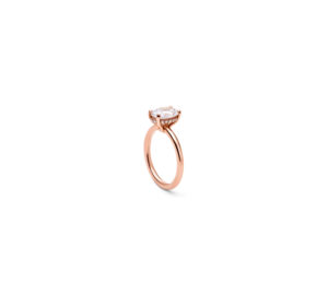 Solitaire Iris Diamant Ovale en or rose debout